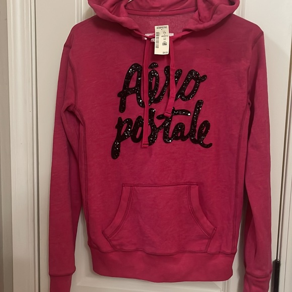 Red Hoodie Sweatshirt 💃🏽 - Picture 2 of 5